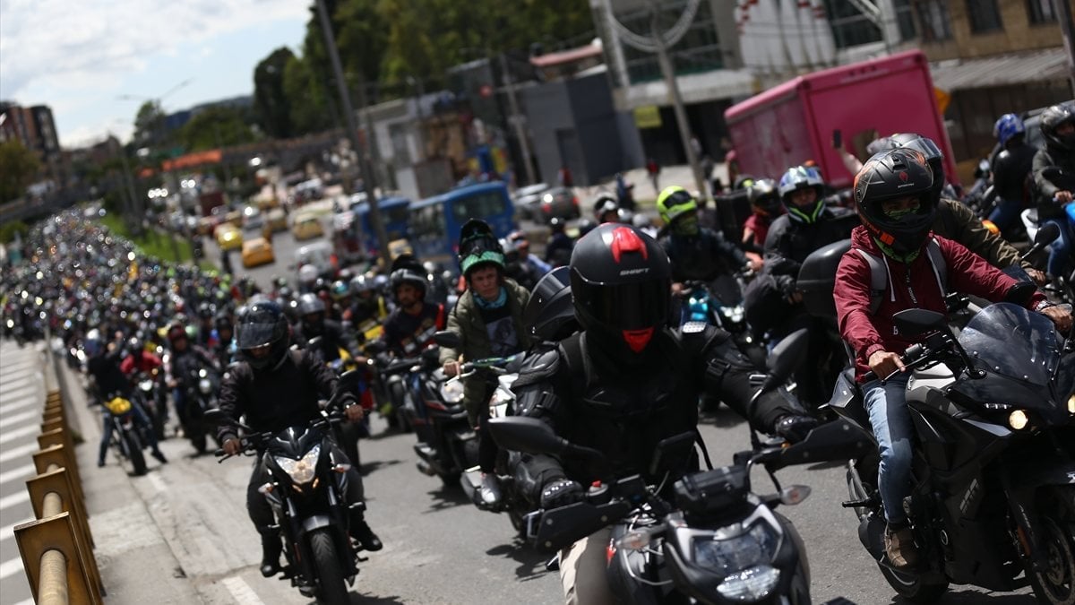 Kolombiya'da motosikletçiler güvenlik önlemlerine karşı eylem düzenledi