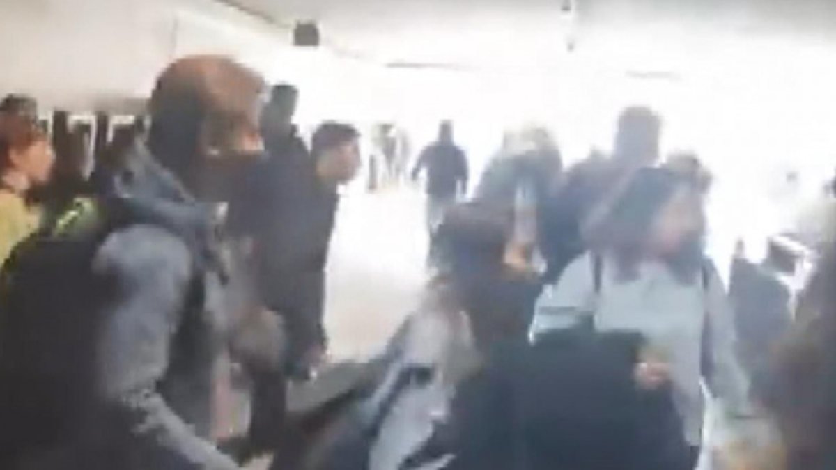 İstanbul'daki ulaşım zammına tepki: Turnikelerden atladılar
