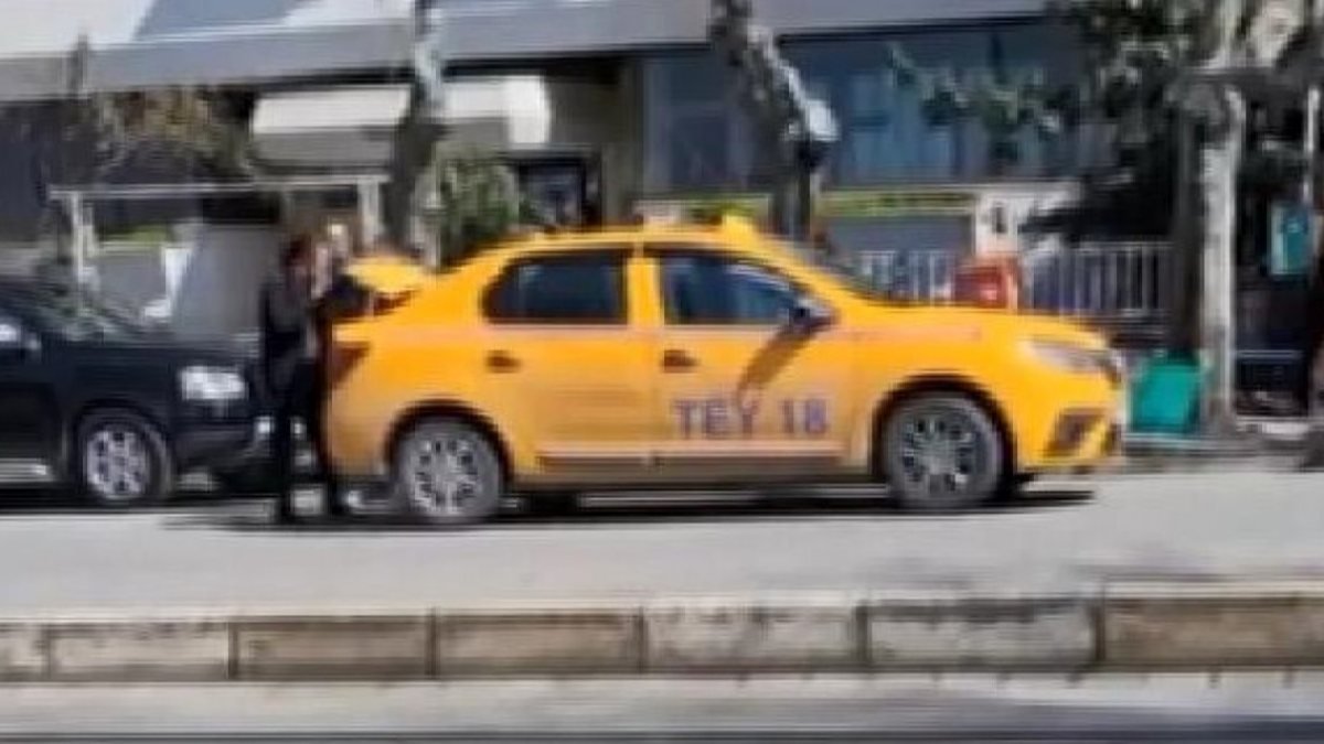Kadıköy'deki taksici, kapıyı sert kapatan yolcuyla tartıştı