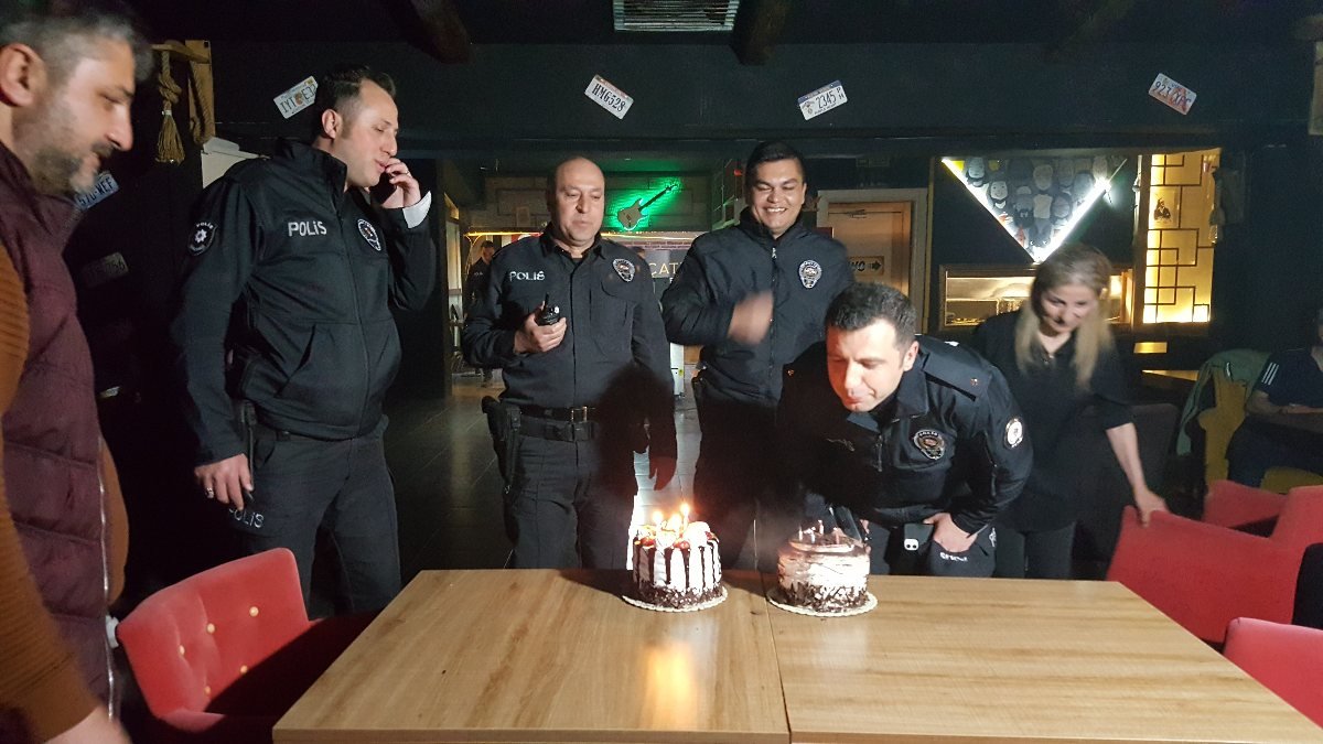 Erzincan'da polis ekiplerine ‘Bıçaklı kavga var’ deyip pastalı sürpriz yaptılar