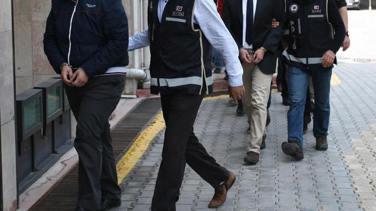 İstanbul merkezli 2 ilde FETÖ operasyonu: 20 gözaltı