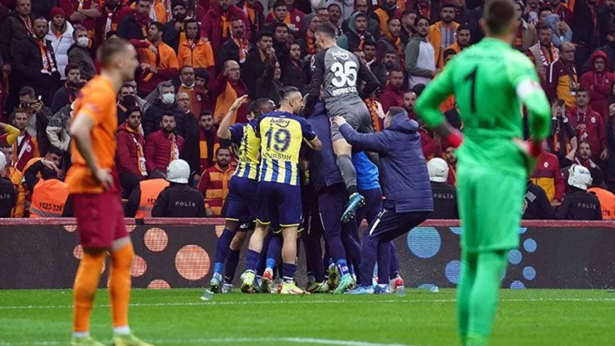 Fenerbahçe - Galatasaray derbisinin hakemleri belli oldu mu?