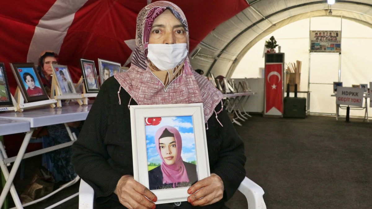 Diyarbakır'daki evlat nöbetindeki anneden kızına teslim ol çağrısı