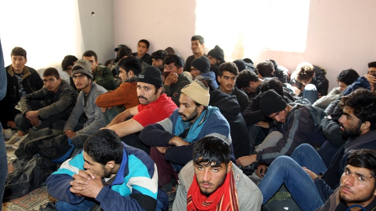 Van’da, bir evden 35 kaçak göçmen çıktı