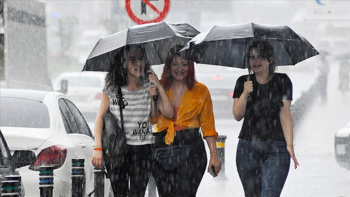 İstanbul'da hava sıcaklıkları düştü, yağmura dikkat