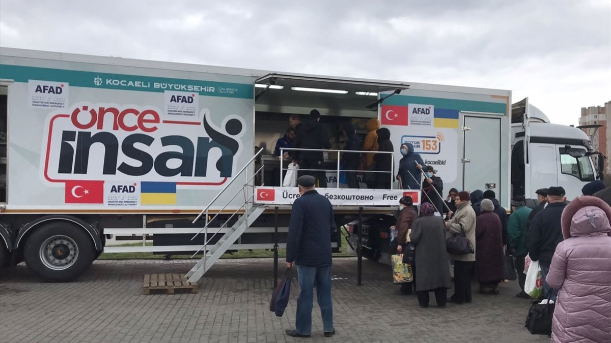 Türkiye'den Ukrayna'ya 67 tır insani yardım gönderildi