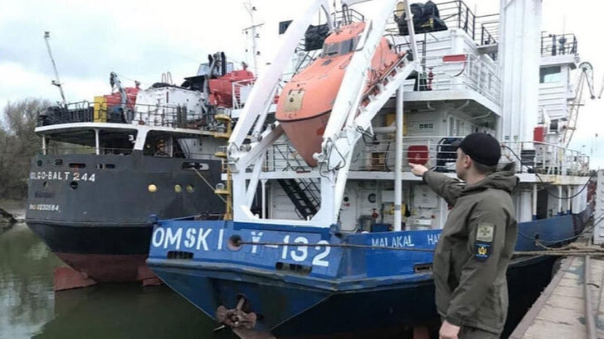 Odessa'dan geçen 10 Rus gemisine el konuldu