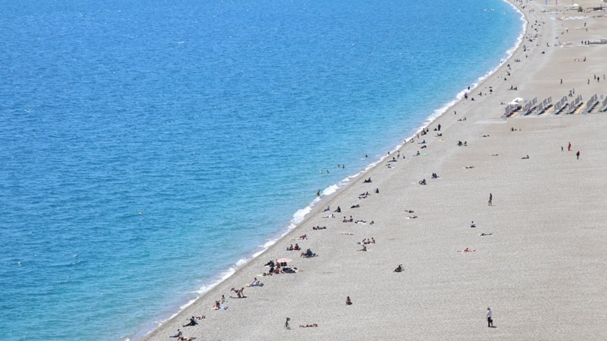 Antalya'da yaz sezonu geliyor: Hava sıcaklığı 20 derece