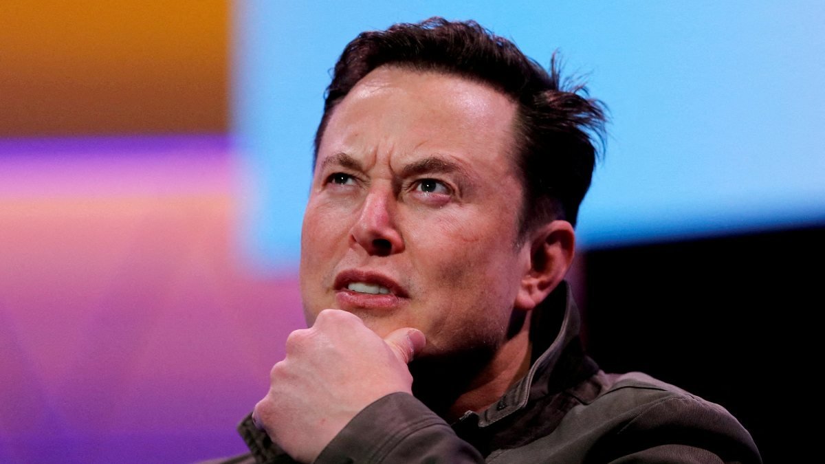 Elon Musk, Twitter'ın tamamını satın almayı teklif etti