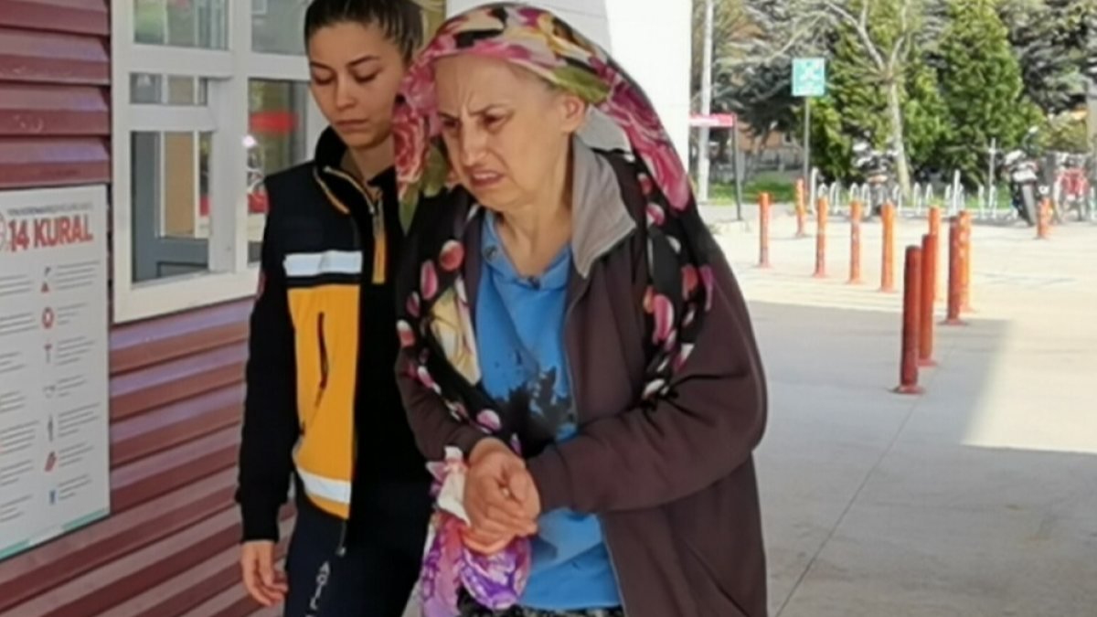 Bursa'da zihinsel engelli genç annesini ellerinden bıçakladı
