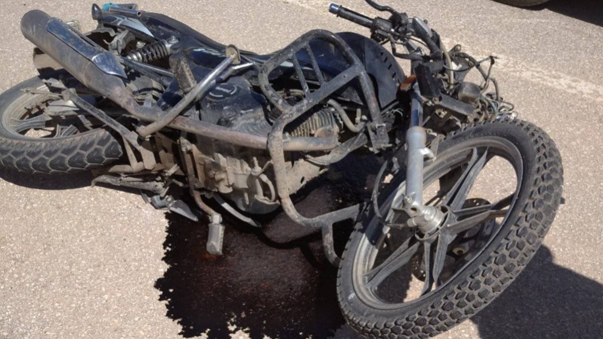 Hakkari'de ticari aracın çarptığı motosikletli hayatını kaybetti
