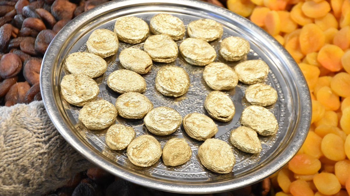 Malatya’da altın kayısının tanesi 200 liradan satışa çıktı