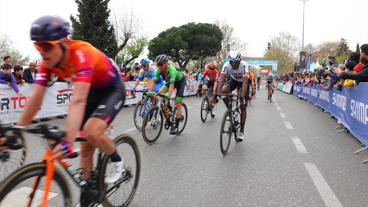 Cumhurbaşkanlığı Bisiklet Turu Final Etabı'nda yarış durdu