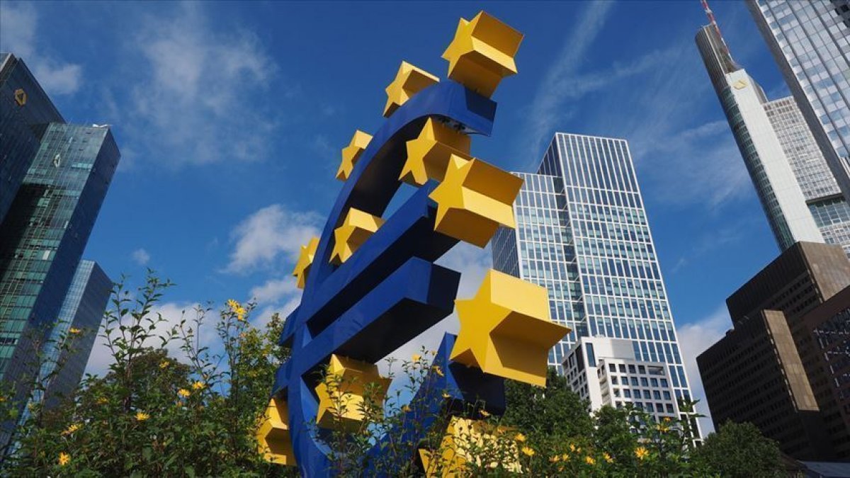 Avrupa'da ECB ilk faiz sinyalini verdi