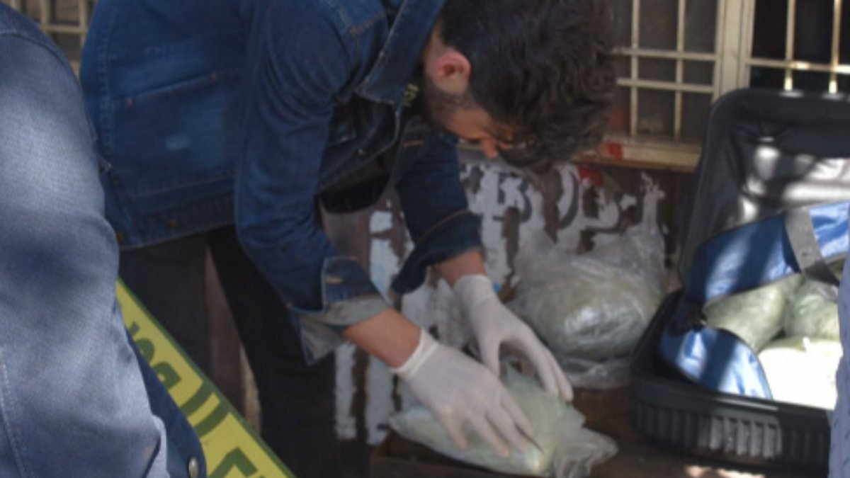 Şanlıurfa'da bomba sanılan valizden 7 kilo esrar çıktı