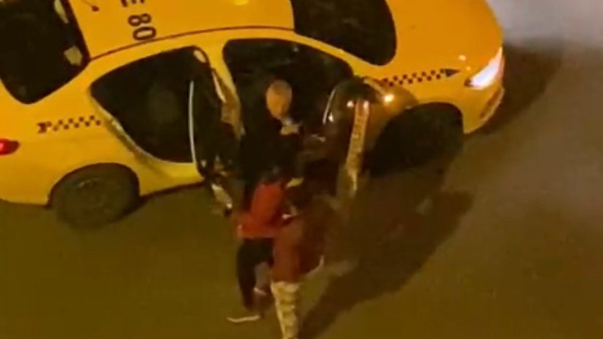 İstanbul'da taksici, yabancı çifti bıçakla tehdit etti