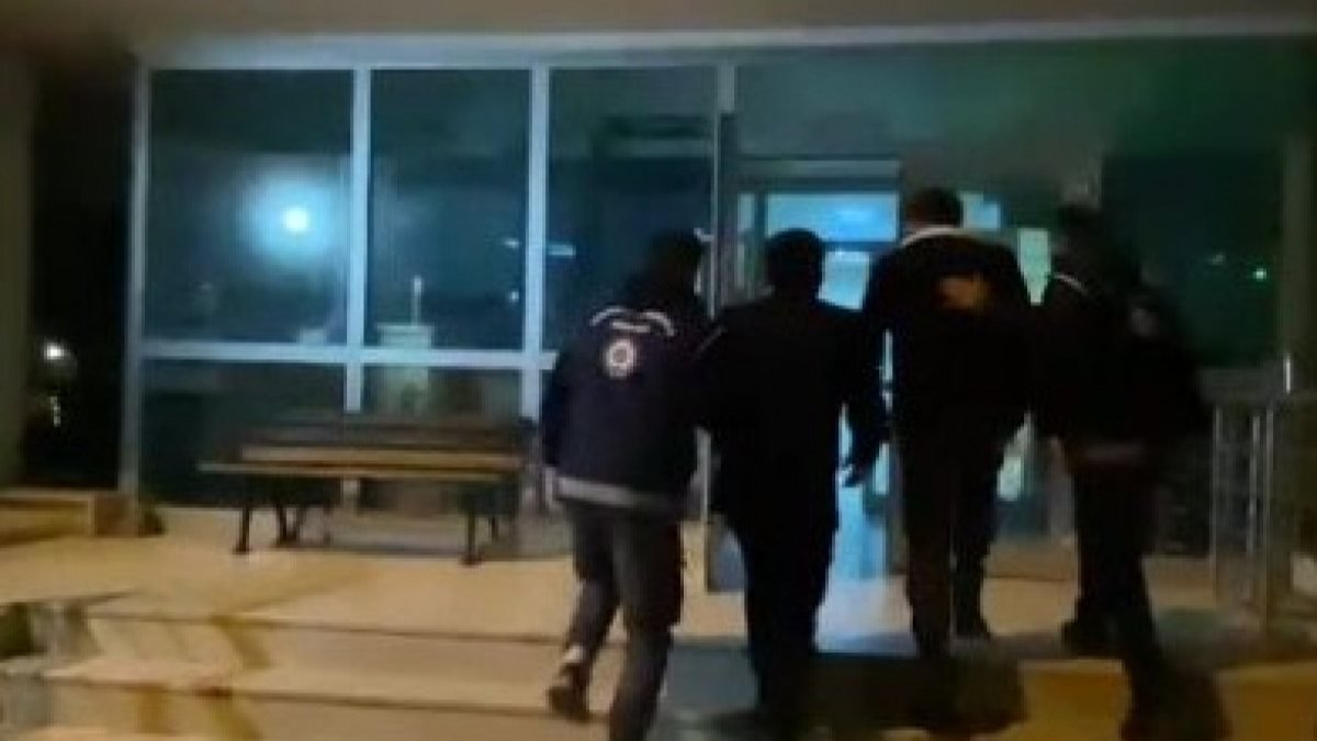 İstanbul'da sahte oturum izni düzenleyen çete çökertildi