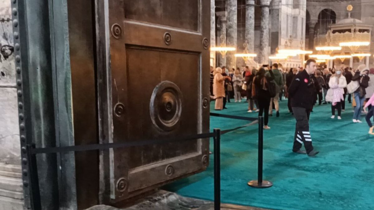 Ayasofya Camii'nin İmparator Kapısı onarıldı