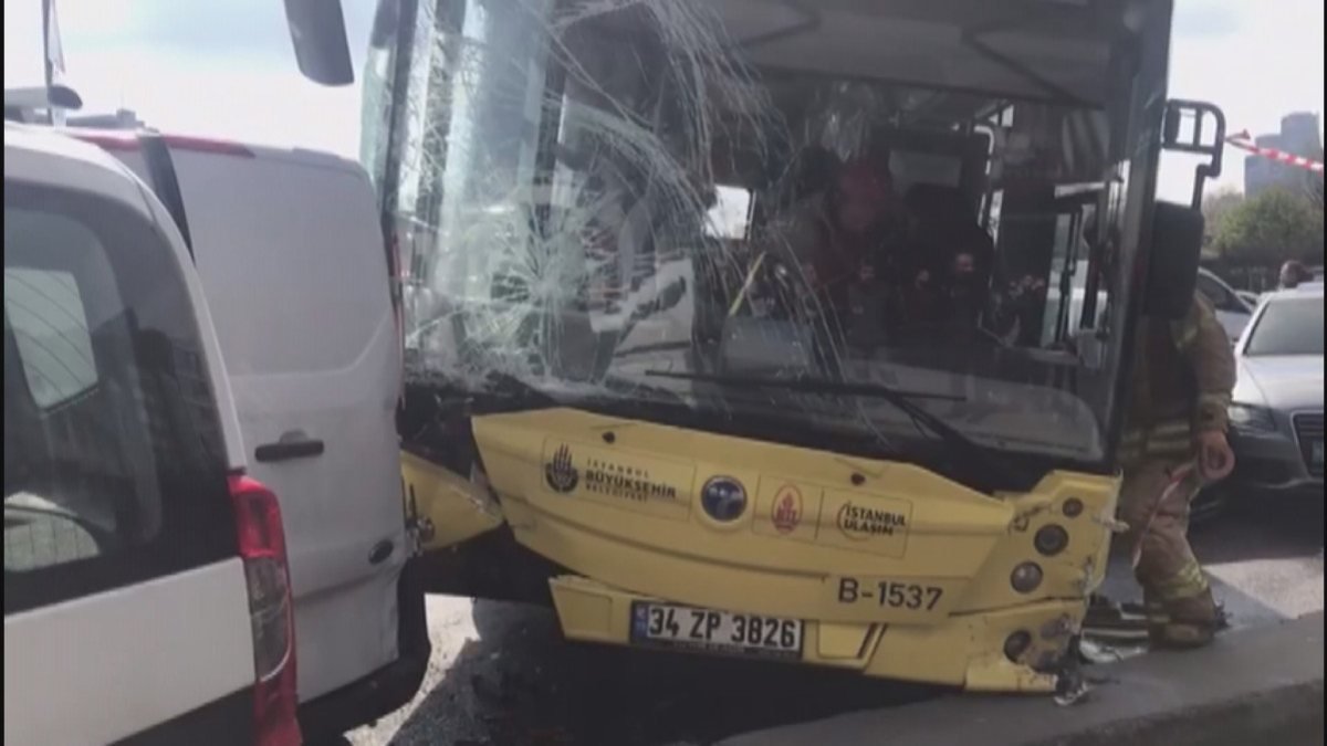 Kağıthane'de İETT otobüsü 7 araca çarptı