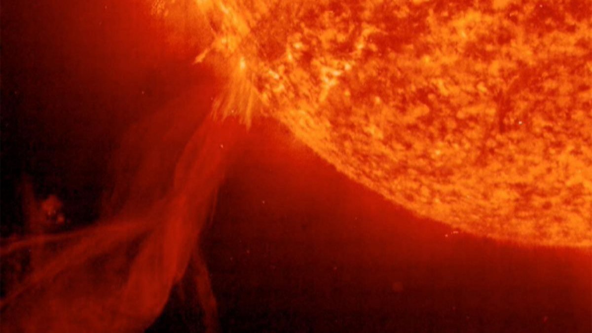 Dünya'yı yutacak büyüklükte Güneş lekeleri gözlemlendi