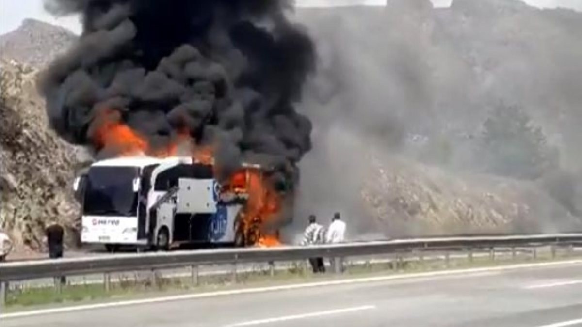 Ankara'da yolcu otobüsü alevler içinde yandı