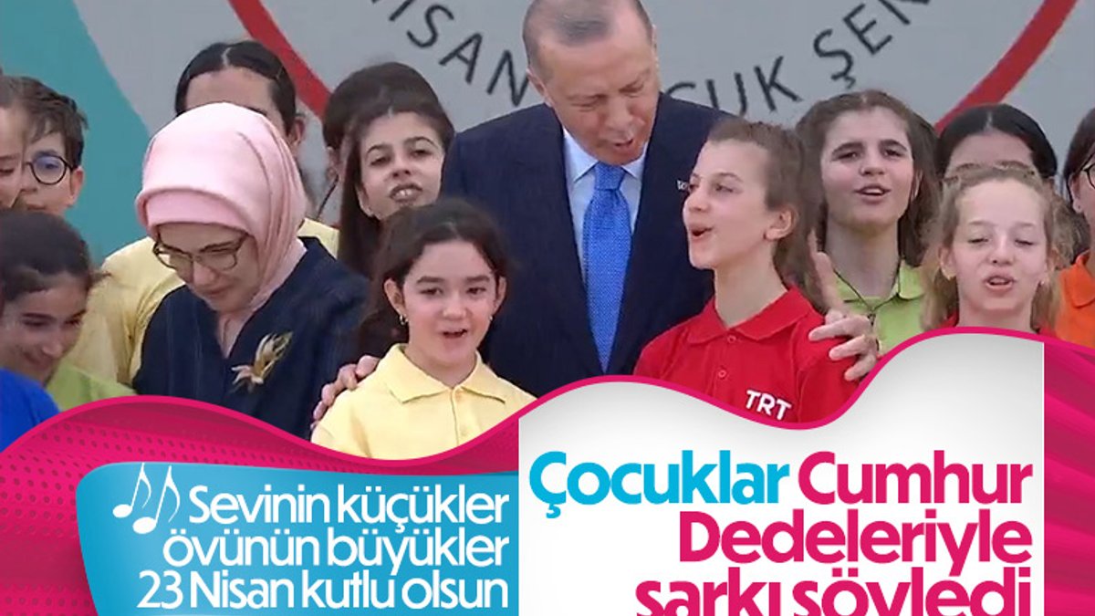 Cumhurbaşkanı Erdoğan 23 Nisan etkinliğinde çocuklarla şarkı söyledi