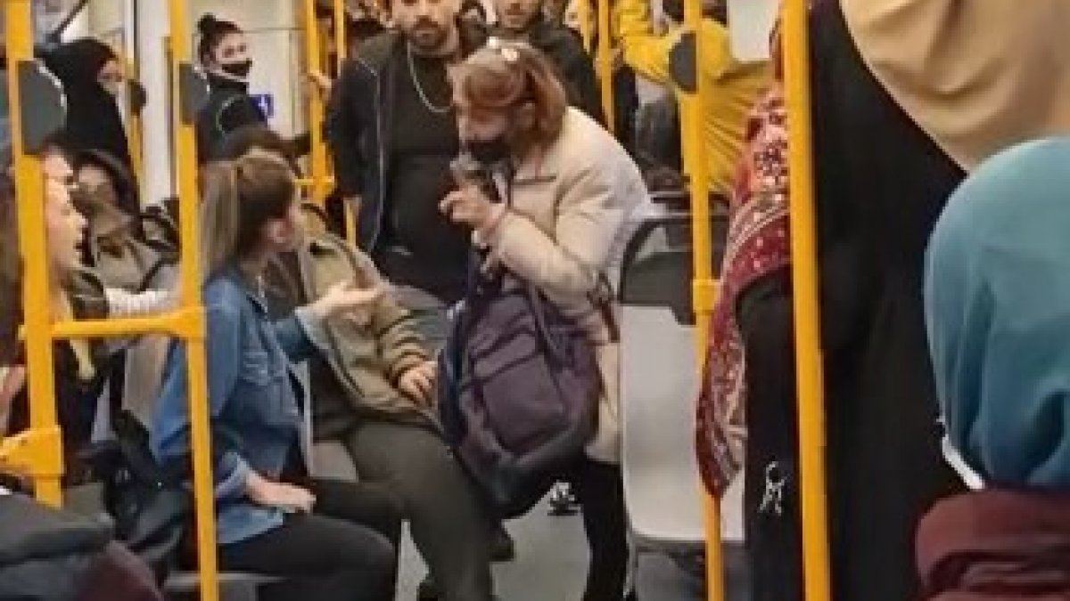 Bursa'daki metroda maske kavgası