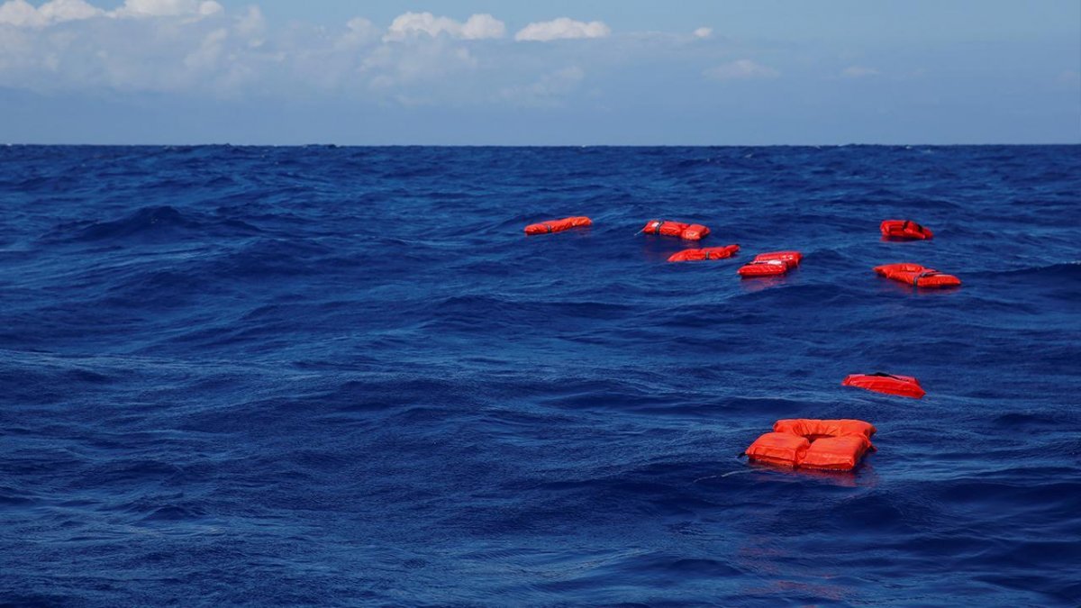 İspanya'ya göçmen taşıyan tekne battı: 1 ölü, 26 kayıp