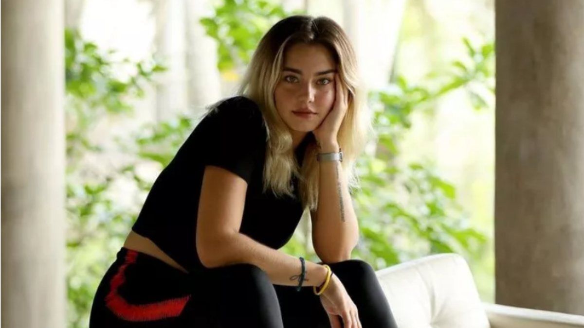Survivor'dan elenen Aycan Yanaç açıldı, saçıldı! Dekoltesini gören dilini ısırdı... 'Yaktın bizi'