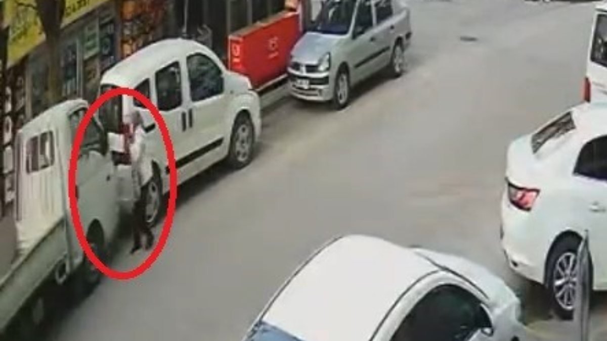 Bursa'da arabasının bagajını açarken kamyonet çarptı
