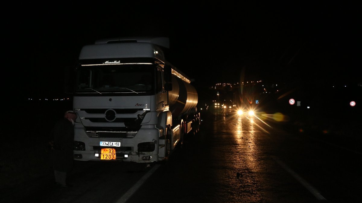 Şanlıurfa'da tanker sürüye çarptı: 22 koyun telef oldu