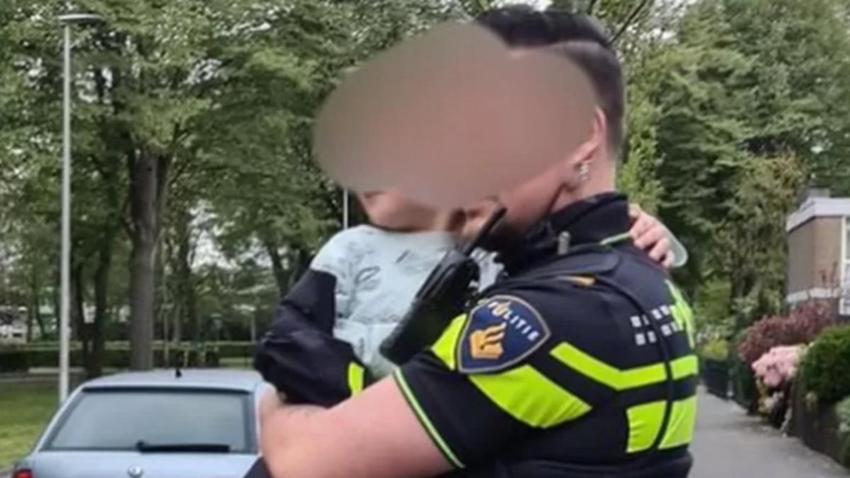Hollanda'da 4 yaşındaki küçük çocuk annesinin arabasını kaçırdı