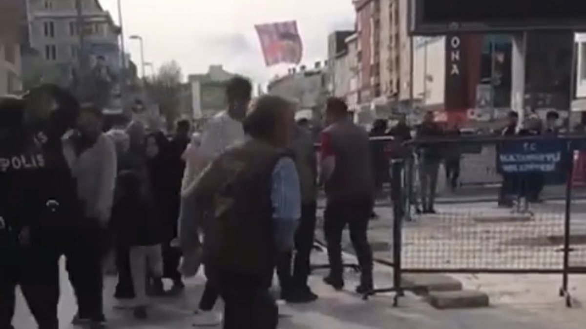 Sultanbeyli’de kot pantolon kavgası mağazadan sokağa taştı