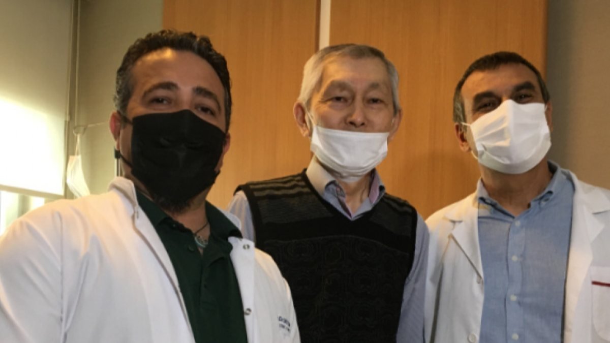 Kazakistan'da yemek borusu yırtılan iş insanı Antalya'da tedavi edildi