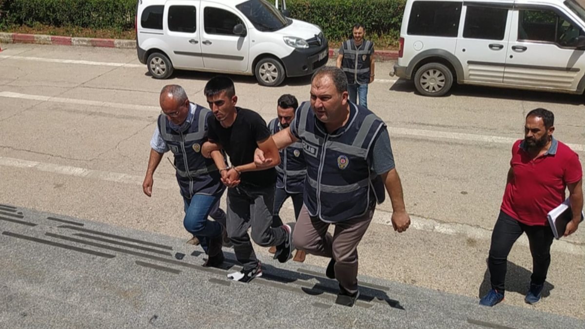 Adana'da annesinin ev sahibini bıçakla öldürdü
