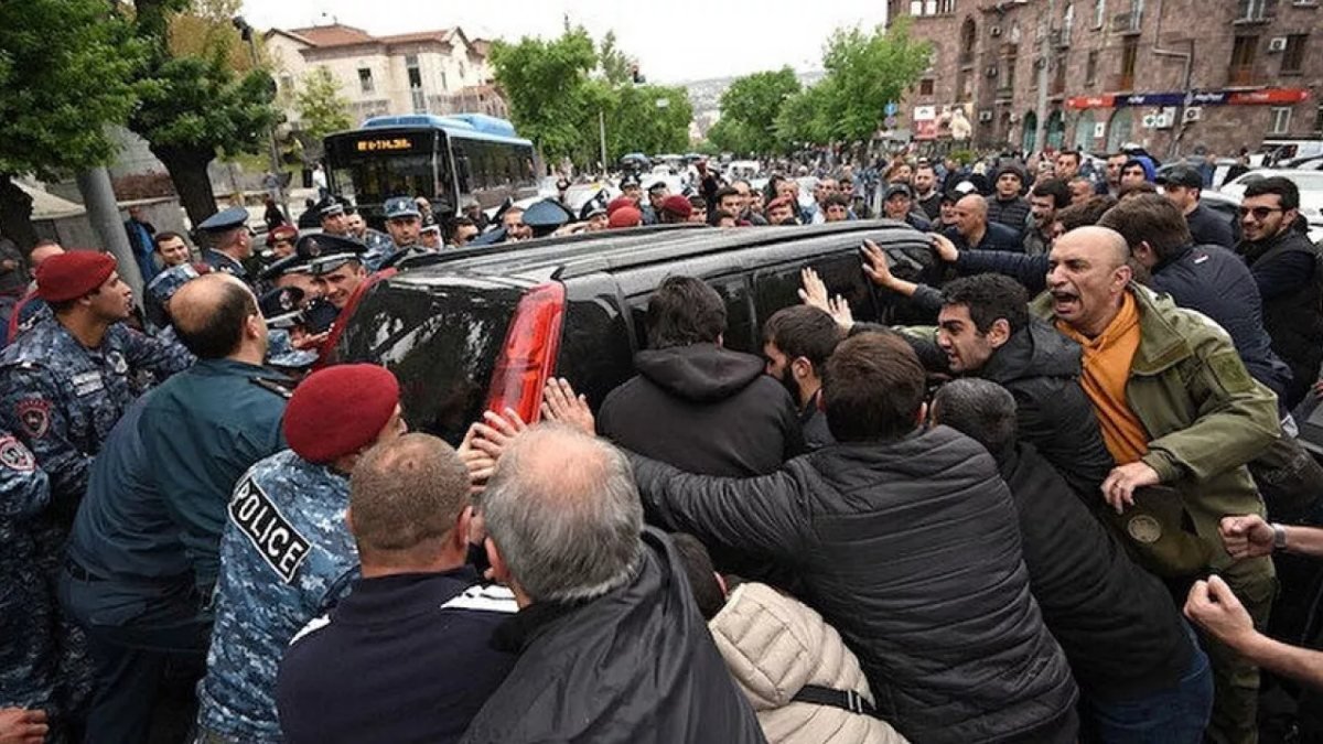 Ermenistan’da hükümet karşıtı protestolar devam ediyor