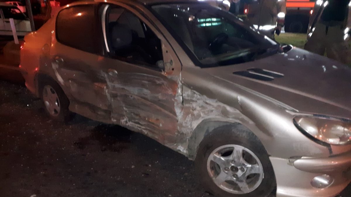 İzmir'de iki otomobil çarpıştı: 8 yaralı
