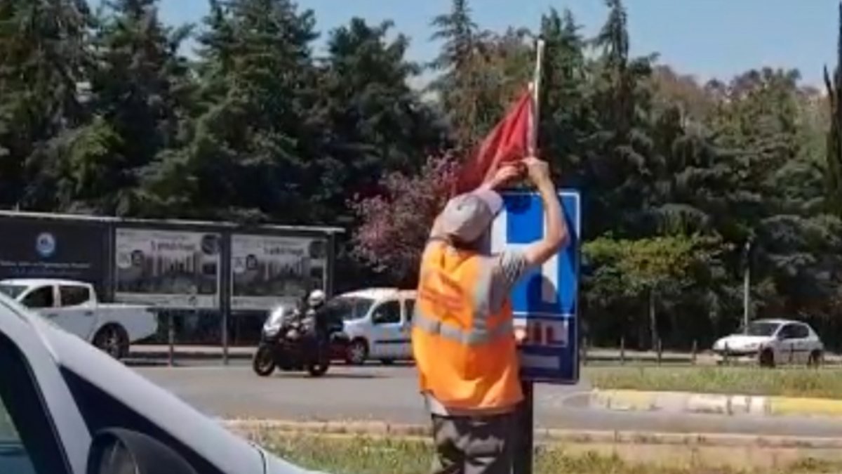 Antalyalı işçinin bayrak hassasiyeti