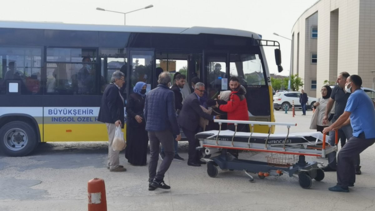 Bursa'da otobüs şoförü rahatsızlanan yolcuyu hastaneye götürdü