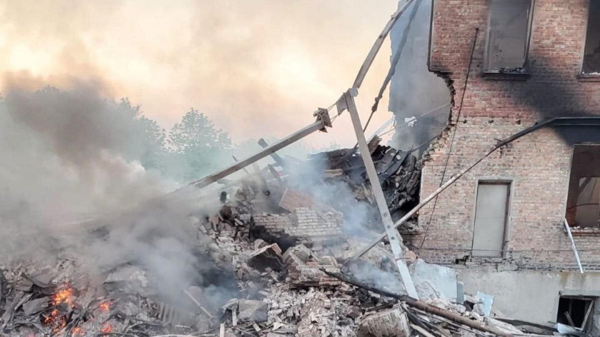 Luhansk’ta, köy okulu bombalandı