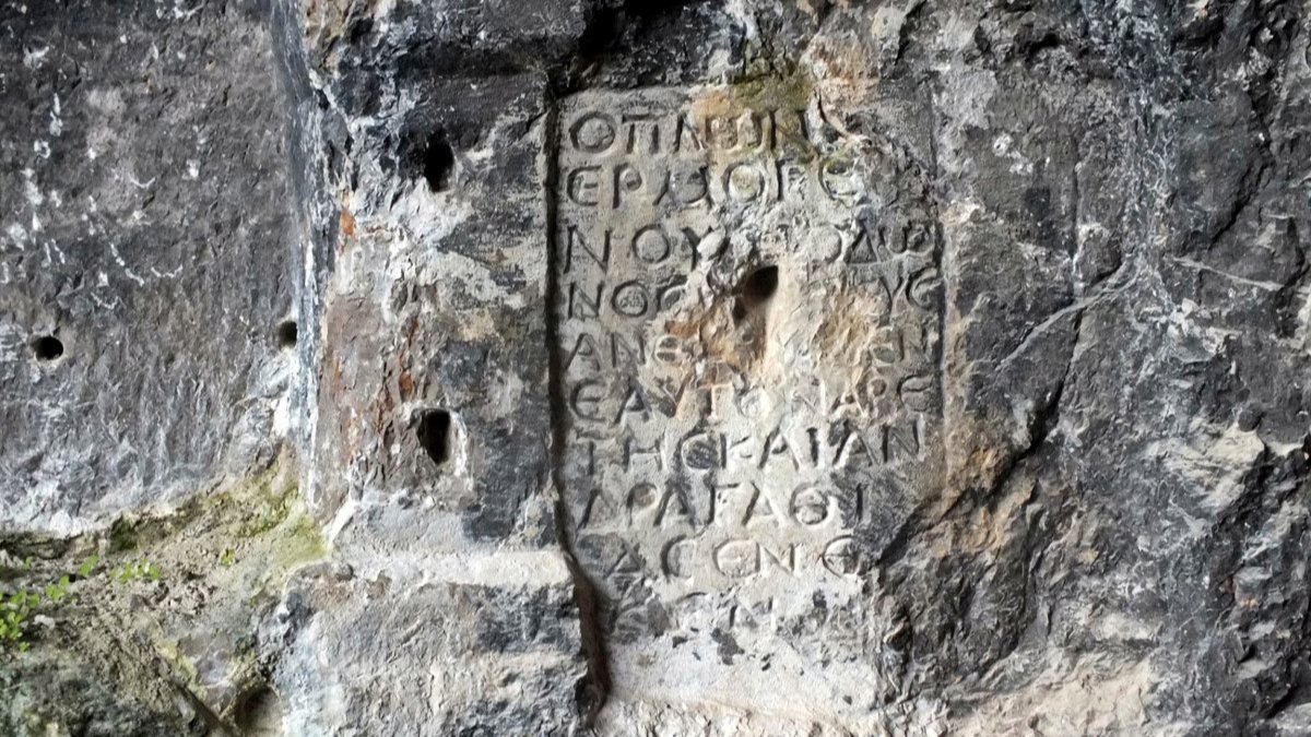 Antalya'da tarihi mağara kilise, kaçak kazılarla talan edildi