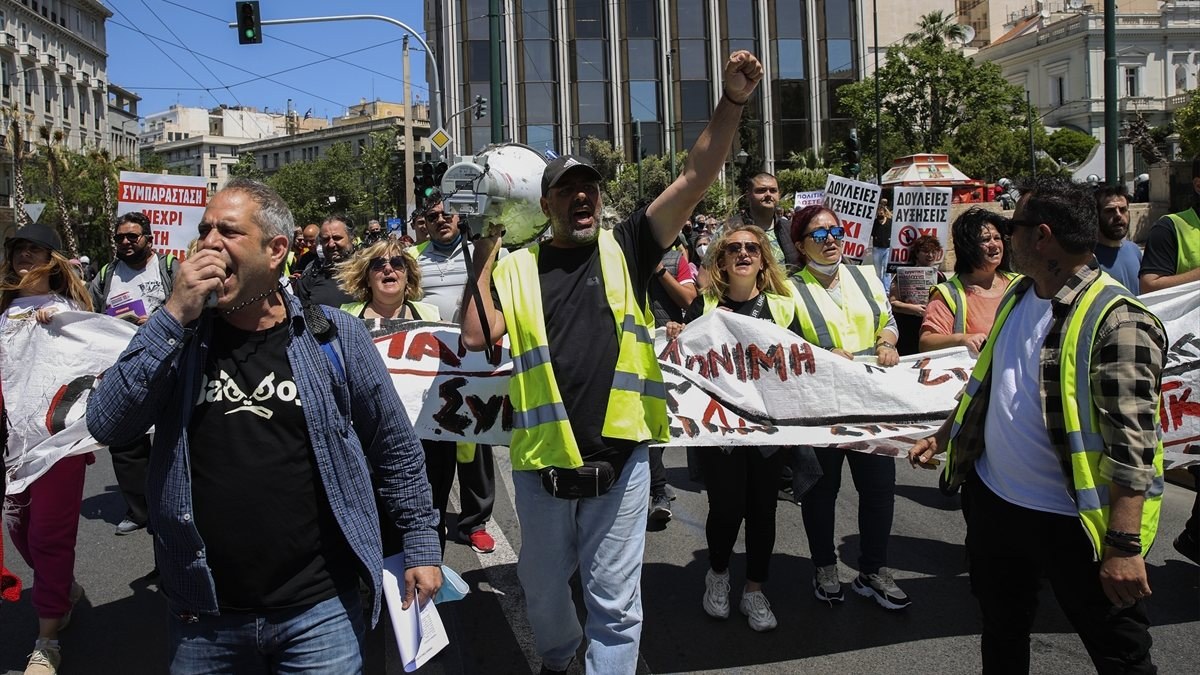 Yunanistan'da sağlık ve toplu taşıma çalışanları iş bıraktı