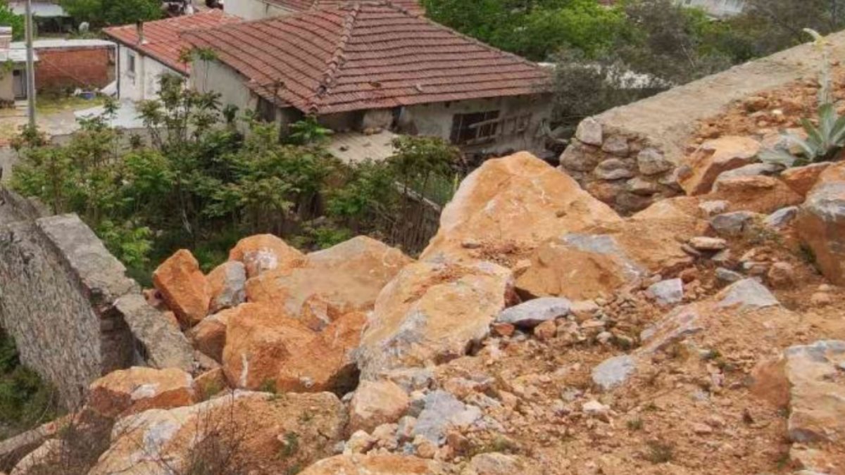 Bursa'da dev kayalar köylüleri tedirgin ediyor