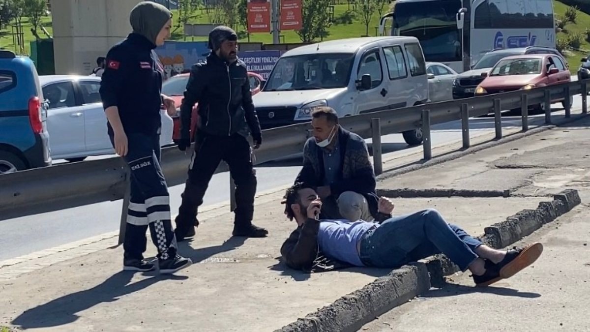 Kadıköy’de, E-5’te indirilen yolcuya motosiklet çarptı