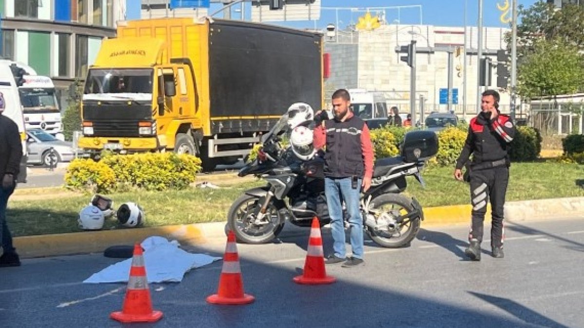 İstanbul'da tır motosikletli yunus ekibine çarptı: 1 şehit