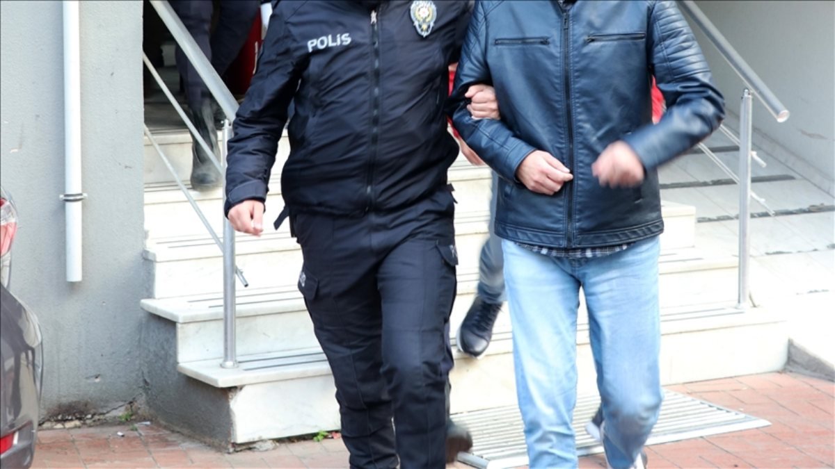 İzmir'de FETÖ hükümlüsü, Almanya'ya kaçarken havalimanında yakalandı