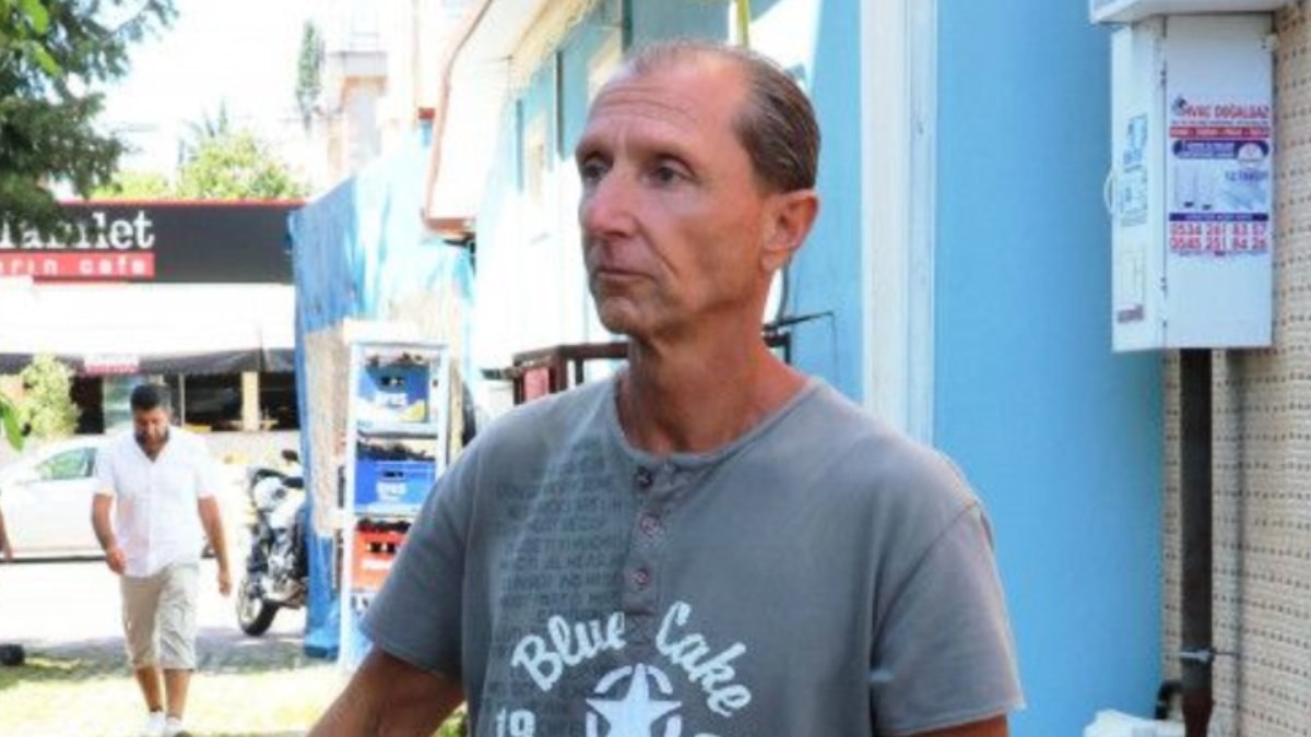 Antalya'da çantasını çalan hırsızların peşine düştü