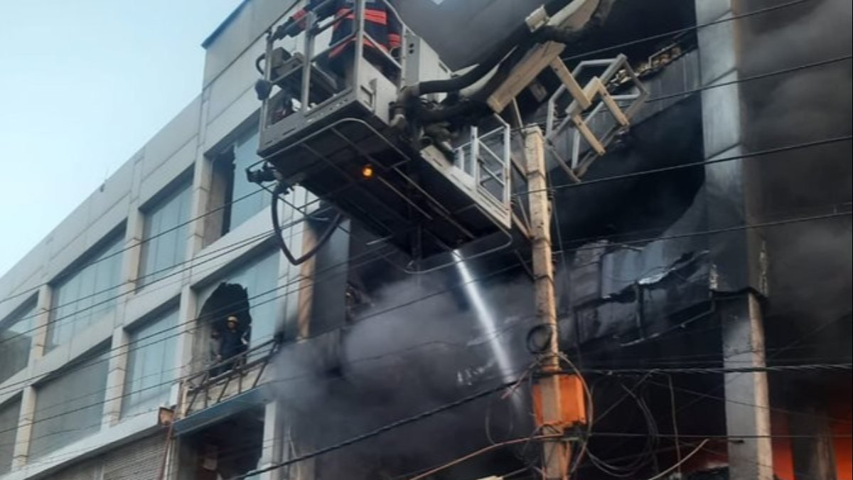 Hindistan'da yangın: 26 ölü, 30 yaralı