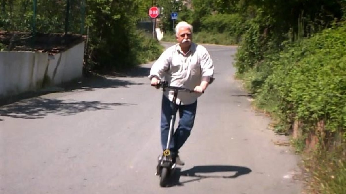 Beykoz'un scooterlı dede'si Mehmet Ersöz, yaptıklarıyla şaşırtıyor