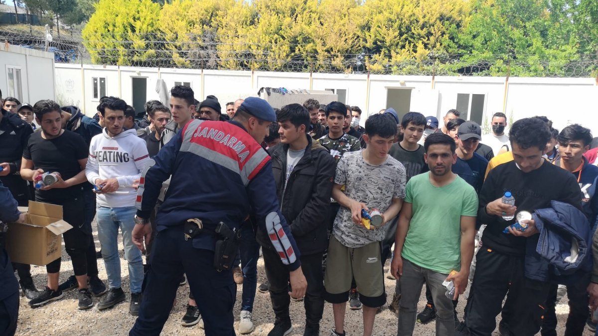 İzmir’de İHA ile tespit edilen 118 göçmen yakalandı